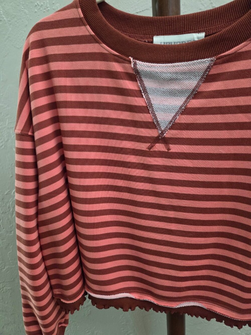 T80. Striped Lettuce Hem Cropped Sweatshirt - Picture 7 of 7